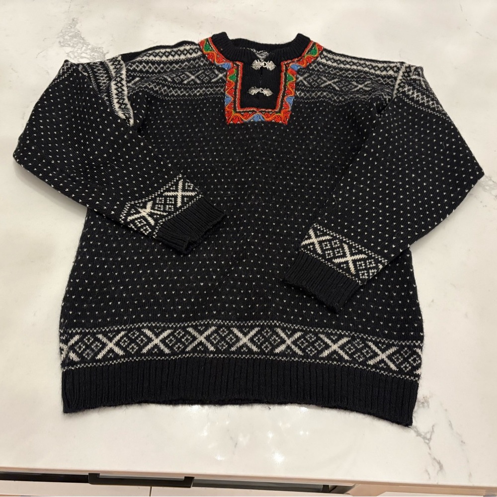 Elegant Black and White Crewneck Sweater